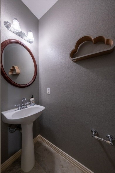 Building Photo - 2432 Greenbrook Dr