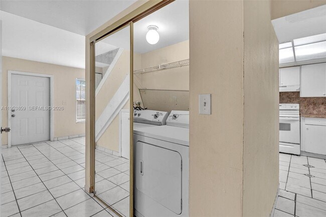 Building Photo - 3750 SW 60th Terrace