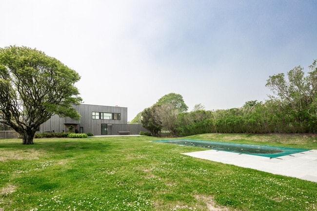 Building Photo - 43 Surfside Ave