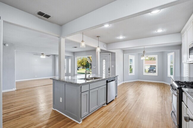 Building Photo - 2933 S Hills Ave