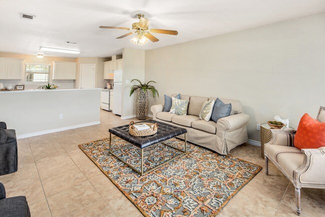 Building Photo - 9803 Risky's Ranch Dr