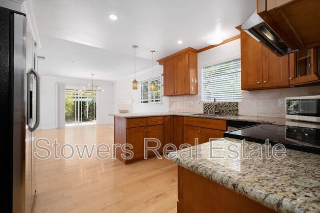 Building Photo - 4840 Coco Palm Dr