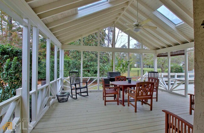 Building Photo - 404 Burgess Point
