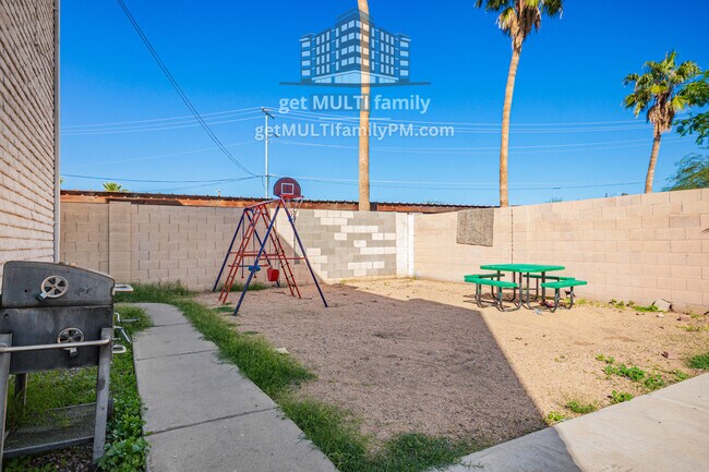 Building Photo - 525 N 32nd St