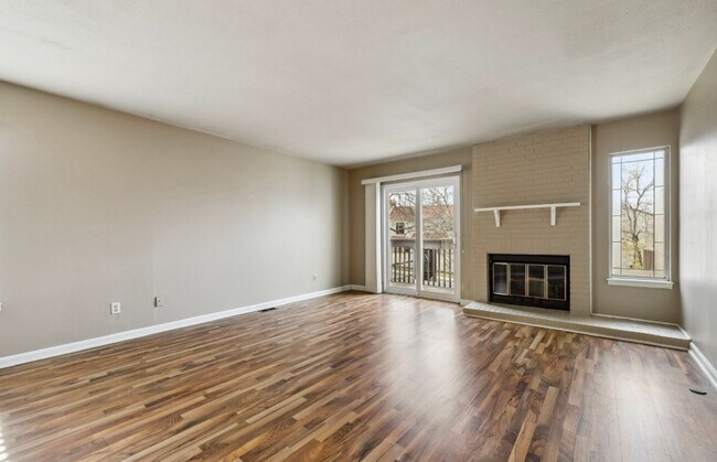 Building Photo - $0 DEPOSIT OPTIONS. SPACIOUS 2 BED, 2.5 BA...