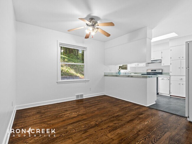 Building Photo - Mountain Retreat with Sunroom & Blue Ridge...