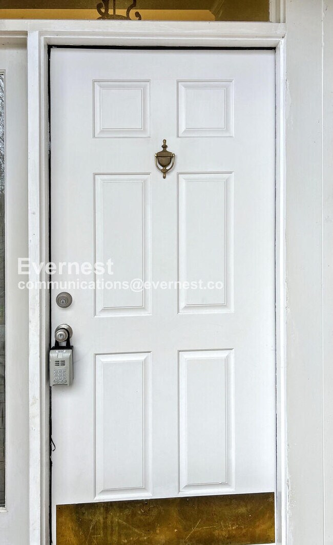 Building Photo - 3501 Shaker Dr