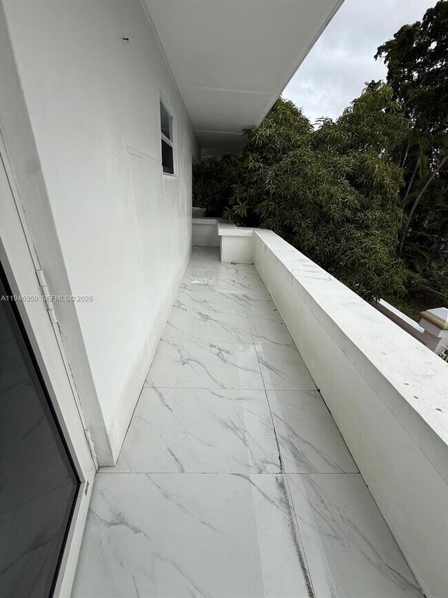 Building Photo - 730 Curtiss Dr