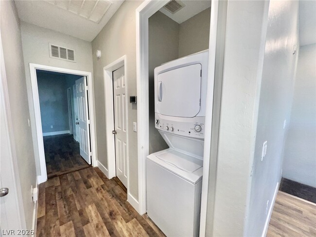 Building Photo - 8418 Classique Ave