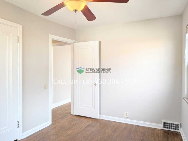 Building Photo - 1303 23rd St NE