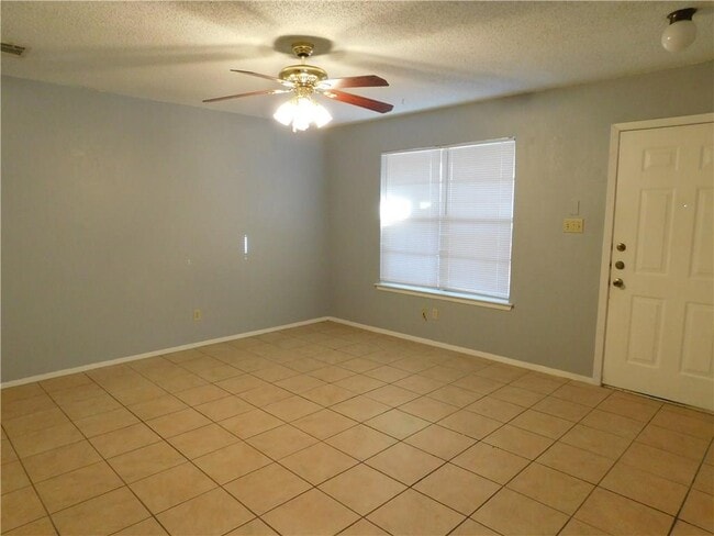 Building Photo - 1402 Barbergale St