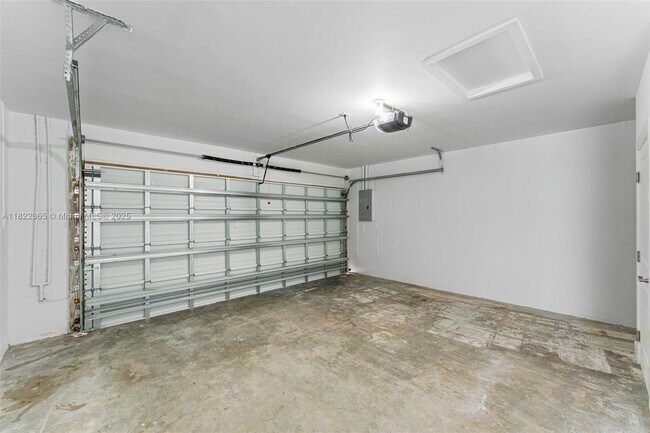 Building Photo - 9940 SW 155th Ave