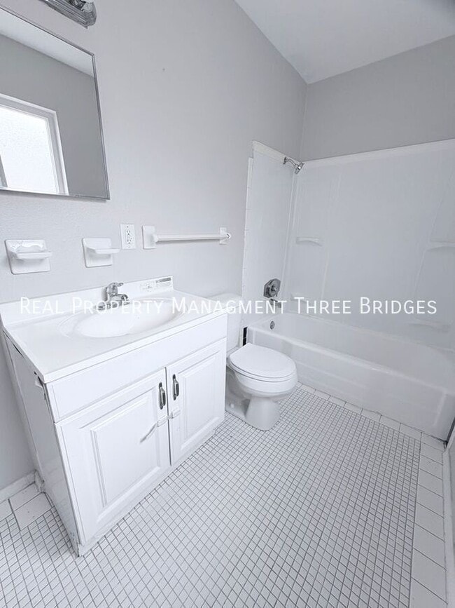 Building Photo - 241 Flora Dr