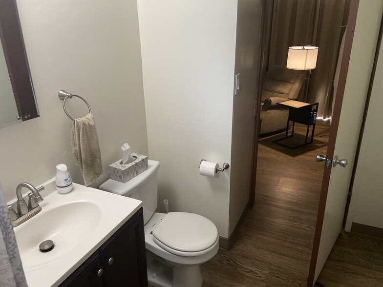 Building Photo - 4937-4959 Olivewood Ave