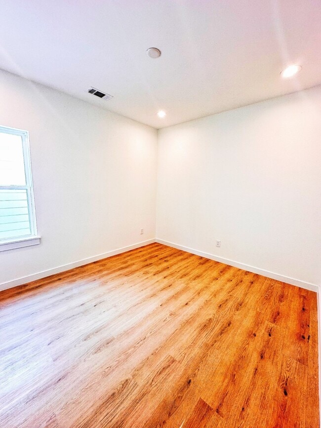 Building Photo - 1016 Patton St