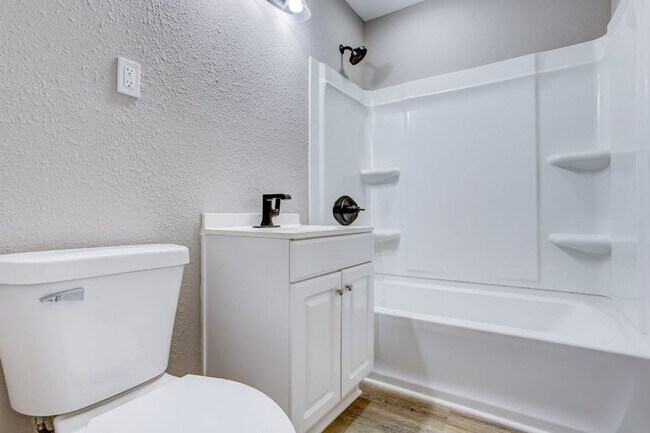 Building Photo - 828 S Apache Dr