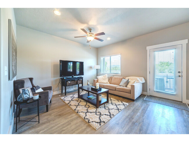 Building Photo - 722 S 1840 W
