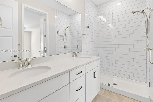 Building Photo - 4144 Greenway Dr