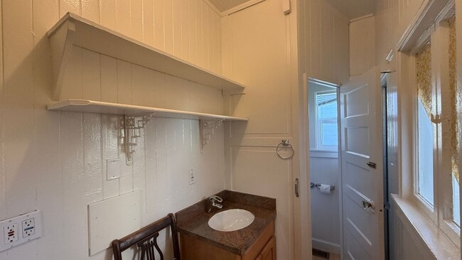 Building Photo - DREAM HOME! Spacious 3 BR + Sunroom/ 1.5 BA  in the Richmond area- AMSI