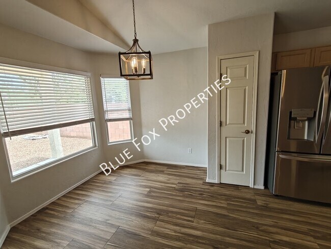 Building Photo - 710 W Calle Alta Loma