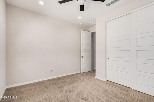 Building Photo - 8828 W Palo Verde Dr