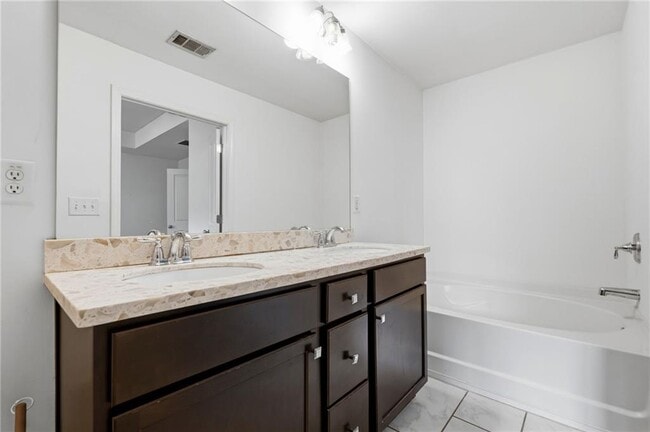 Building Photo - 4987 Longview Walk