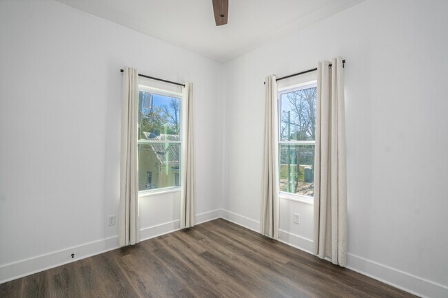 Building Photo - 637 E Anderson St