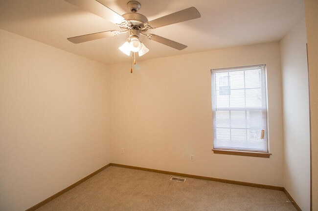 Building Photo - 5303 Silver Mill Dr