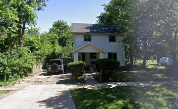 Building Photo - Spacious & Affordable 3-Bedroom