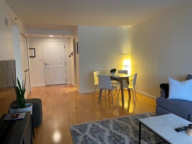 Building Photo - 8 Museum Way