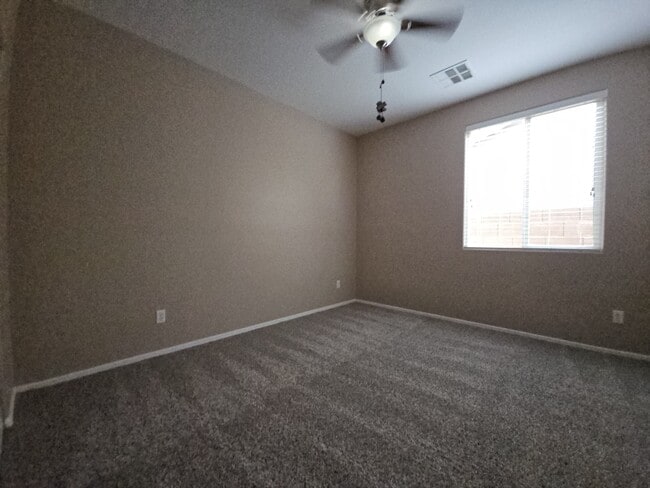 Building Photo - 906 E Pasture Canyon Dr