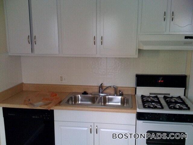 Building Photo - 9 Elmer St