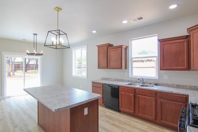 Building Photo - Newly Constructed 3 Bedroom Home!