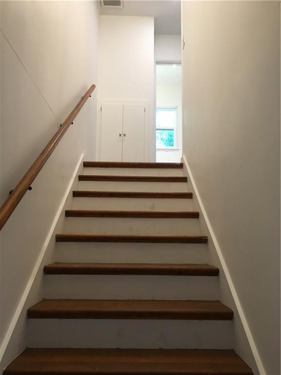 Building Photo - 2401 Winsted Ln