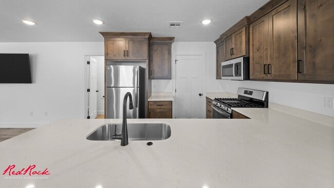 Building Photo - MOVE IN SPECIAL! Fresh, Modern Living, Just Steps Away From Everything in Cedar City