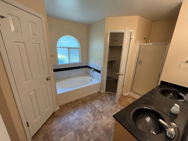 Building Photo - 2707 Casey Dr