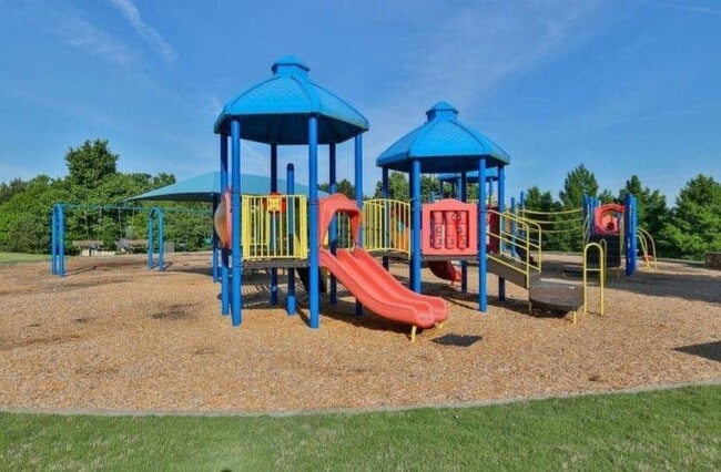 Building Photo - 3665 Moor Pointe Dr