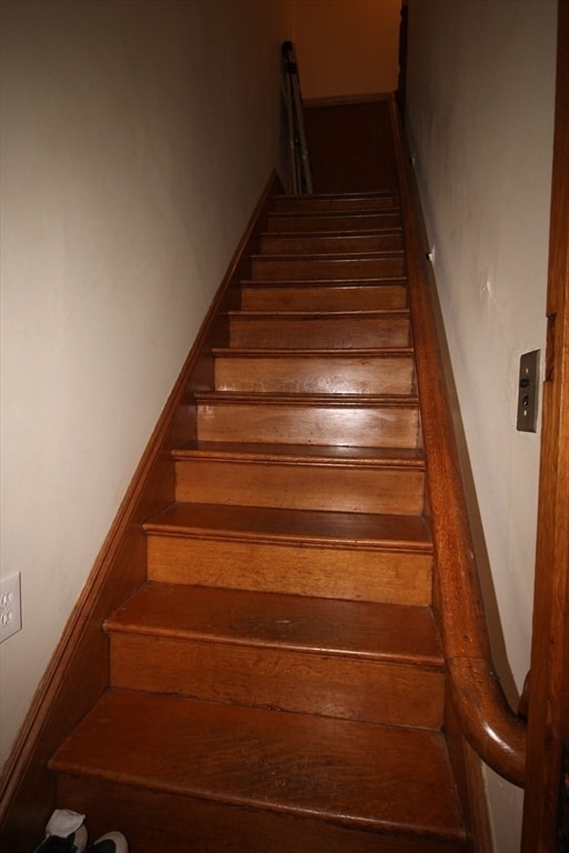 Building Photo - 104 St James Ave