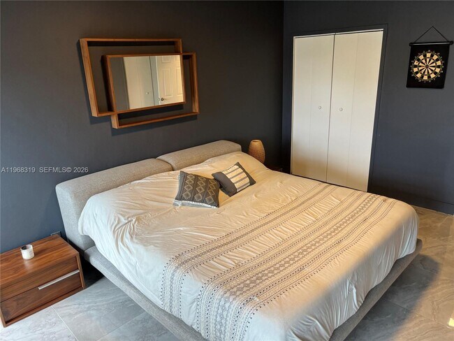 Building Photo - 880 NE 69th St