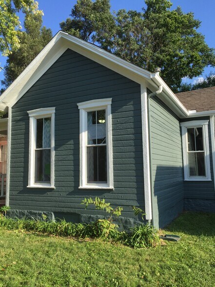 Building Photo - 646 Oak St