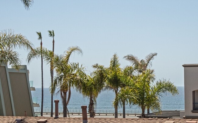 Building Photo - Carlsbad Village Furnished 2 bedroom/2 bath Long Term