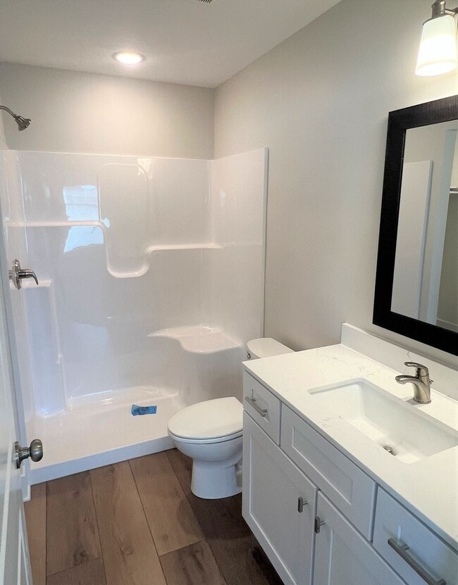 Building Photo - 3 BED / 3 BATH TOWNHOME WITH GARAGE
