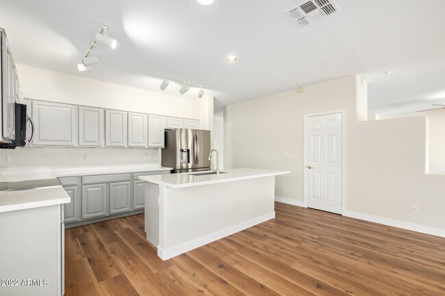 Building Photo - 13232 W Edgemont Ave