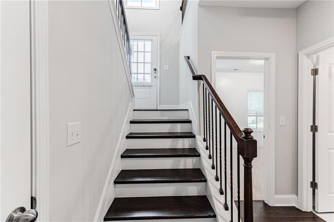 Building Photo - 3634 Via Nuova Ln