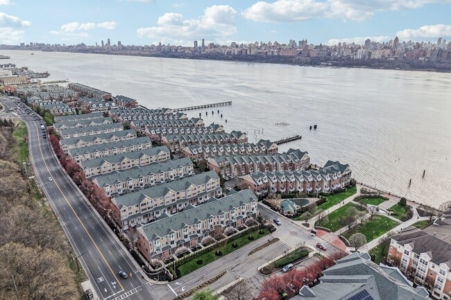 Building Photo - 458 Buffalo Ct