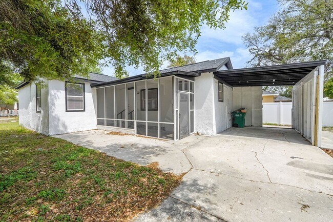 Building Photo - 2-Bedroom, 1.5-Bathroom Home in Tampa – Perfect Location!