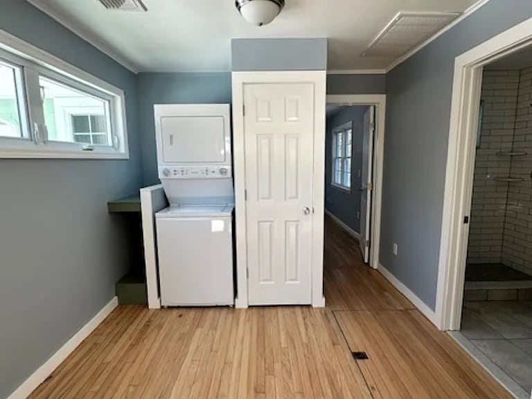 Building Photo - 5 Pine St