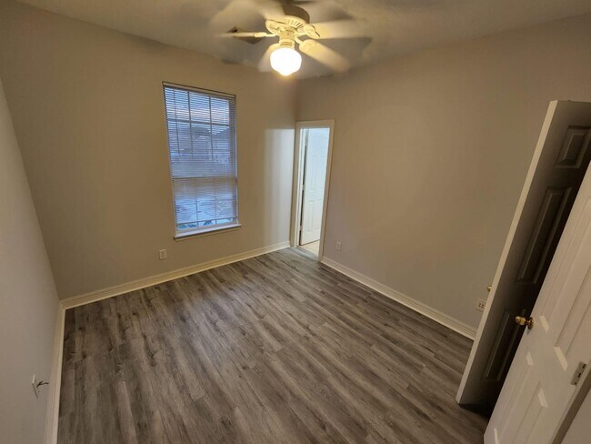 Building Photo - 11045 Landswalk Dr