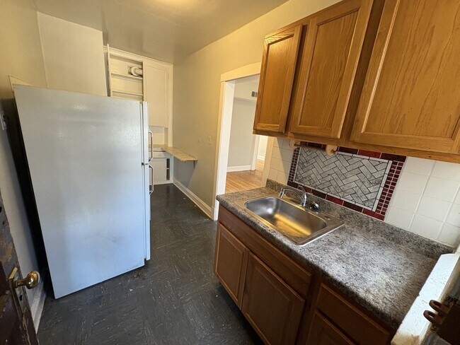 Building Photo - 1708 W Lunt Ave