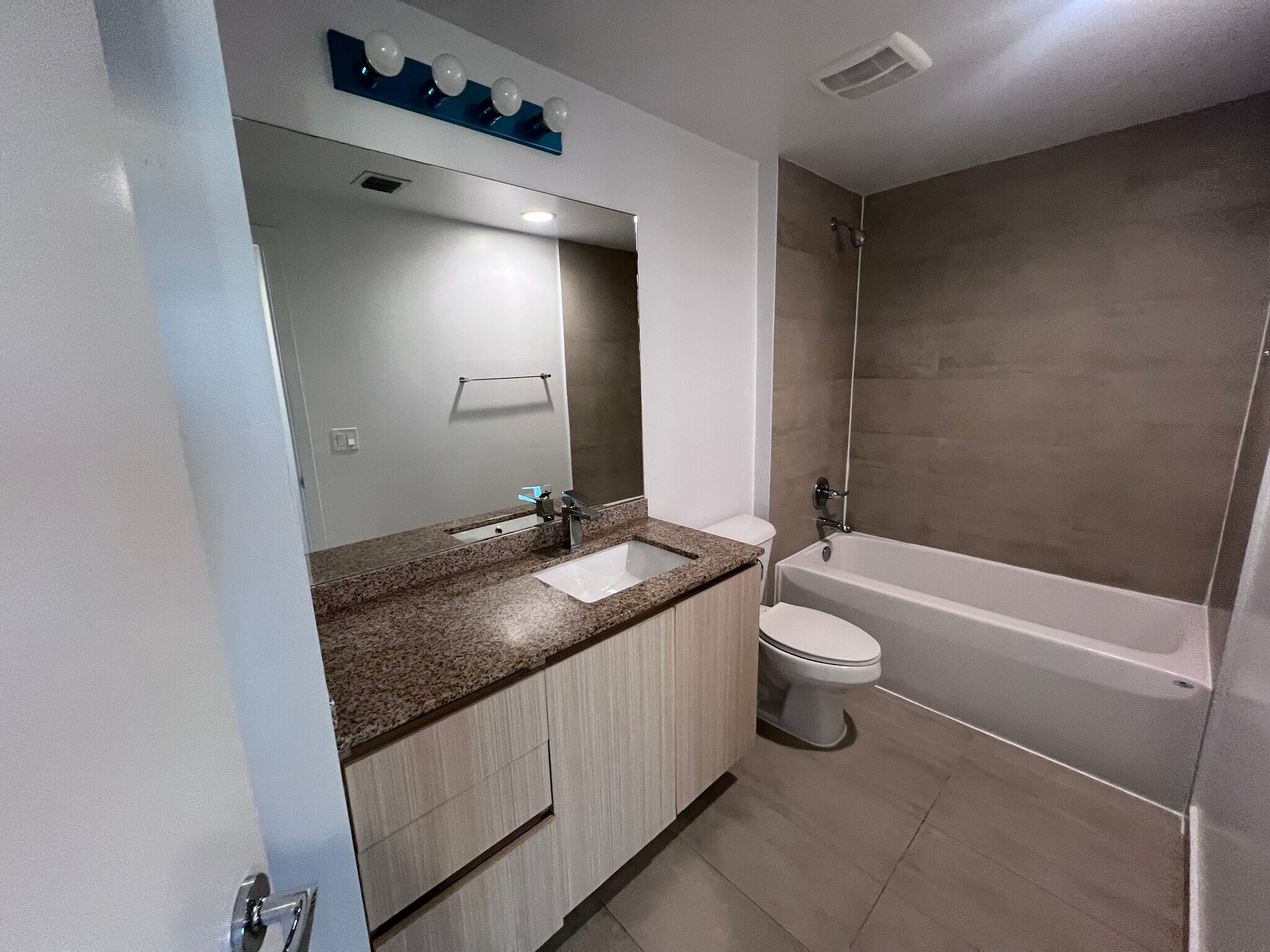 Building Photo - 1516 NW 1st Ave